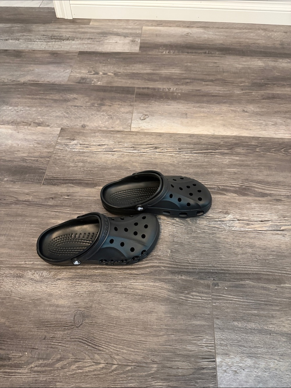 CROCS Men's Black Classic Slip-On Clogs